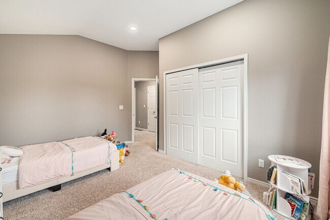 Building Photo - Beautiful West Arvada Home Available Septe...
