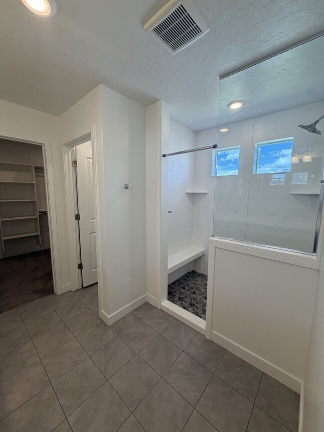 Building Photo - 4090 W Red Clover Dr