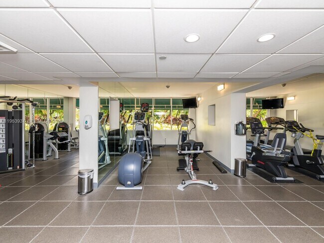 Building Photo - 888 Brickell Key Dr