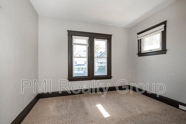 Building Photo - 476 E 108th St