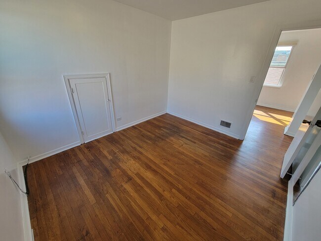 Building Photo - 4048 N Marmora Ave