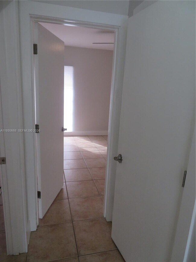 Building Photo - 7328 Miami Lakeway S