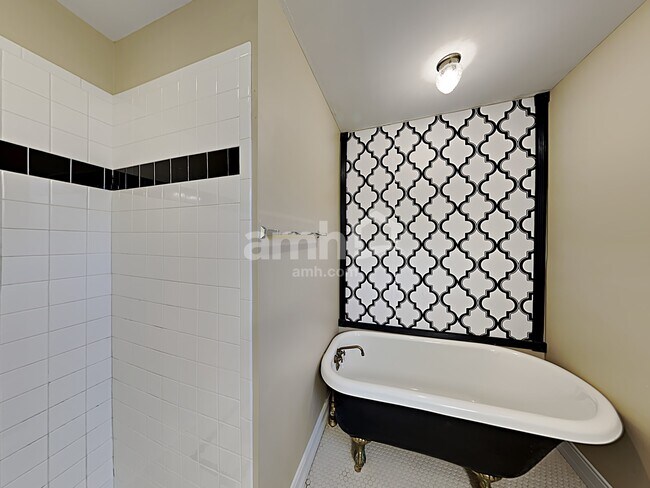 Building Photo - 145 Memory Ln