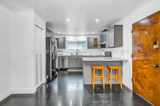 Building Photo - 20 Del Robles Ave