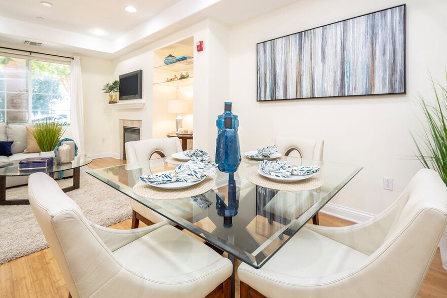 Building Photo - 12975 Agustin Pl