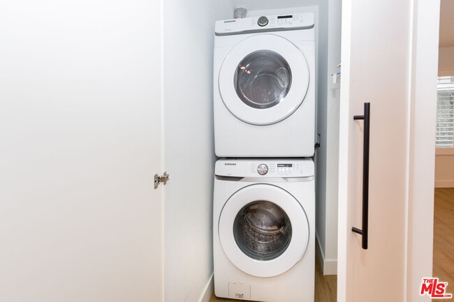 Building Photo - 610 Orlando Ave