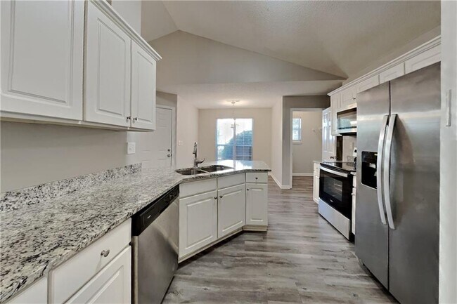 Building Photo - 679 Fernstone Trail