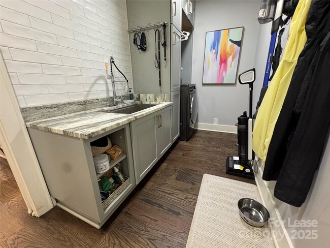 Building Photo - 210 Hargett Ct