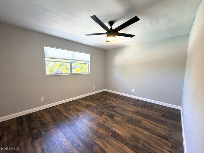 Building Photo - 1560 Colonial Blvd