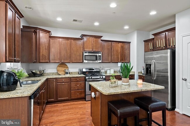 Building Photo - 7530 Stonehouse Run Dr