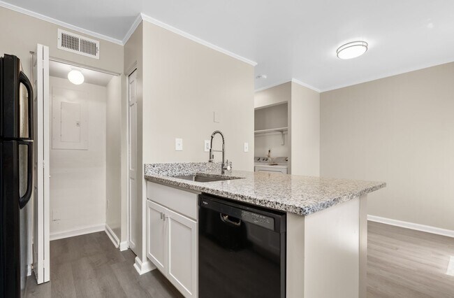 Building Photo - 8 Hayti Ln