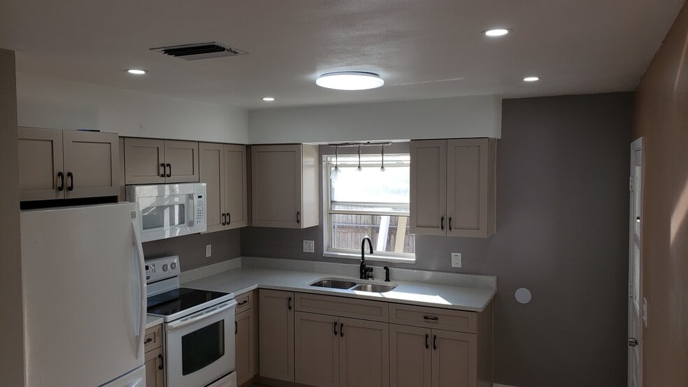 Building Photo - 651 16th St NW