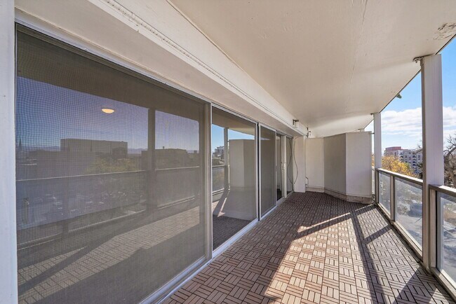 Building Photo - $1,950, 2-bed, 1-bath located in Denver wi...