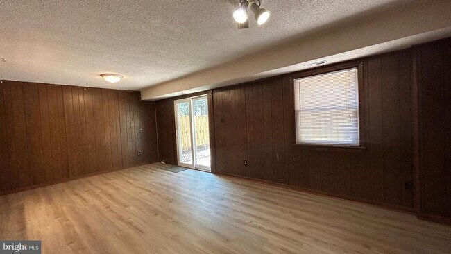 Building Photo - 3068 Covington St