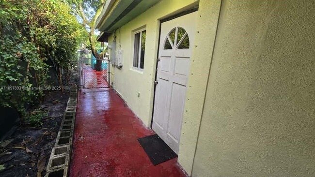 Building Photo - 701 Tamiami Canal Rd