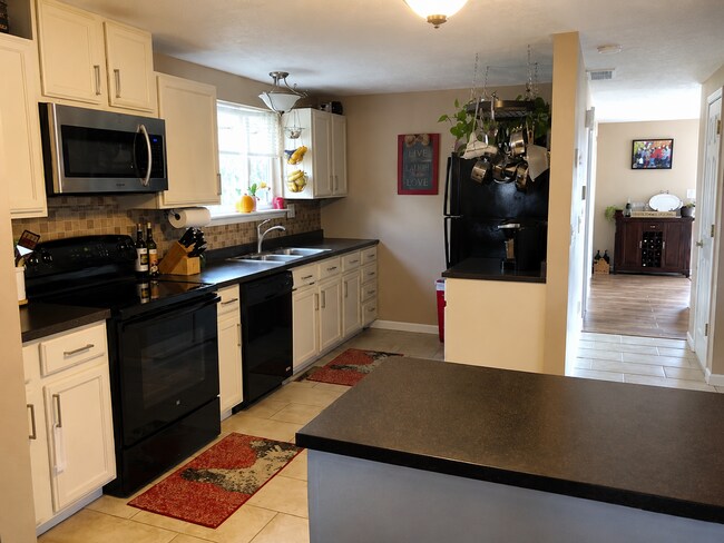 Building Photo - Beautiful 4 Bedroom Available in Rossborough