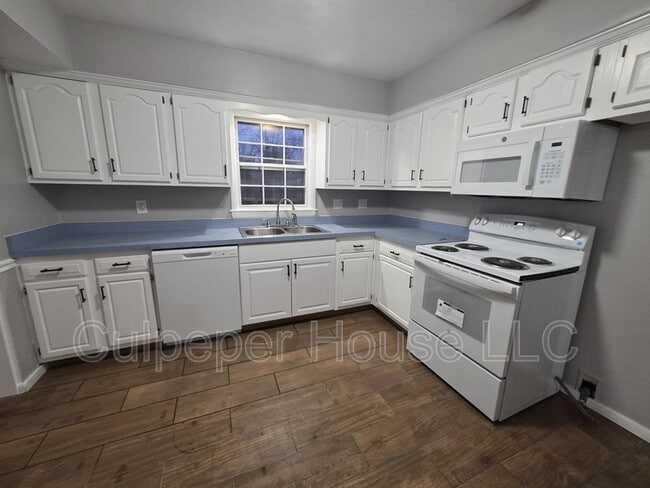 Building Photo - 3238 Van Fleet Pkwy