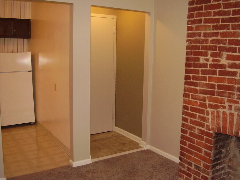 Building Photo - 5523 Ellsworth Ave