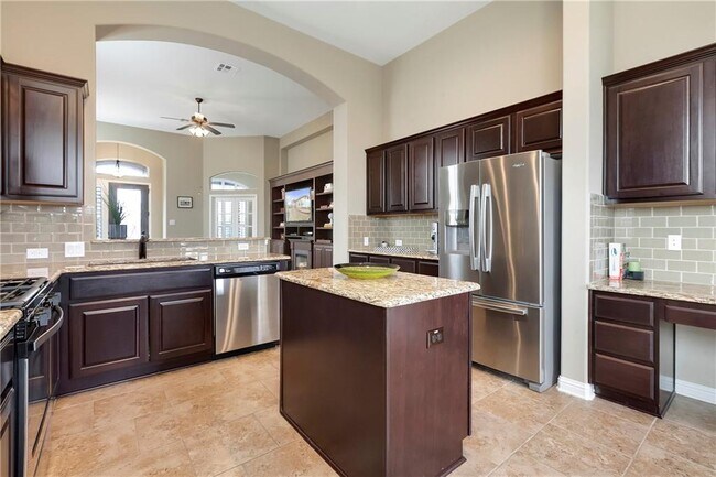 Building Photo - 2928 Angelina Dr