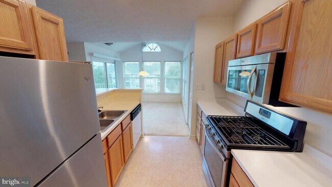 Building Photo - 2443 Blue Spring Ct