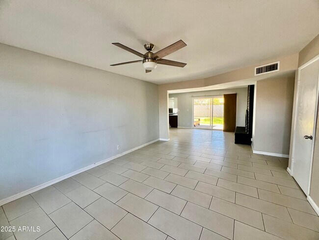 Building Photo - 7229 N 41st Dr