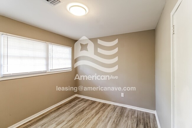 Building Photo - 1211 Laura Ave