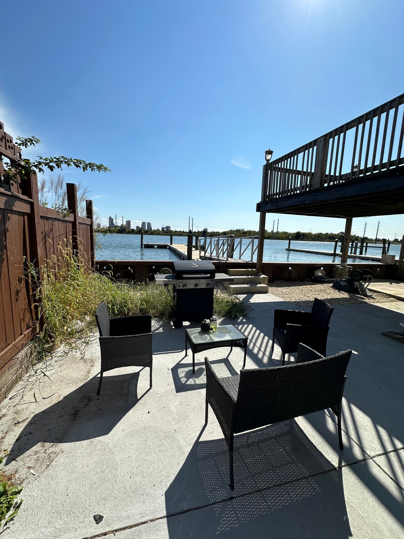 Building Photo - 1658 W Riverside Dr