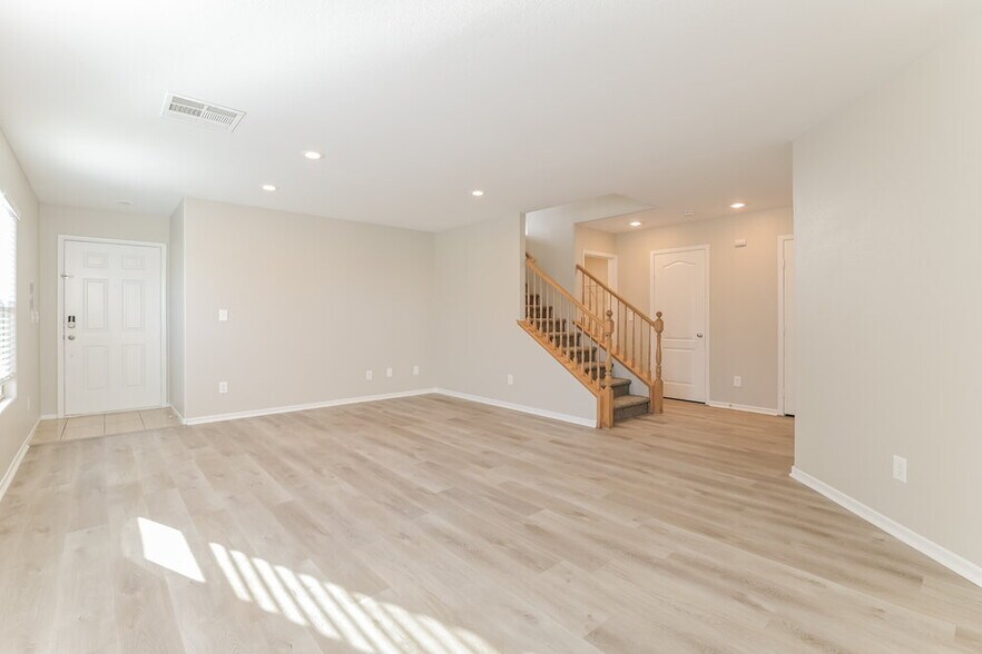 Building Photo - 10288 Nolinas St