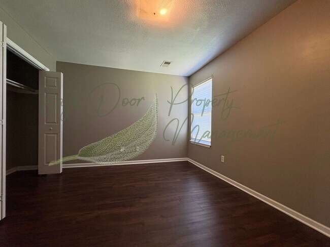 Building Photo - HOME IN GRAIN VALLEY