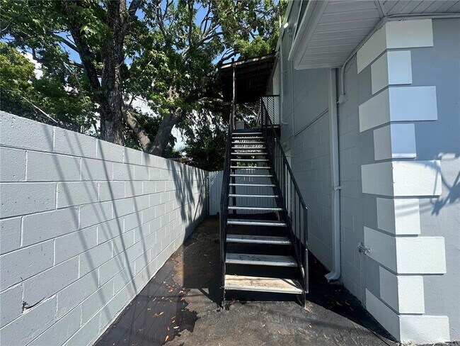 Building Photo - 4325 W Bay to Bay Blvd