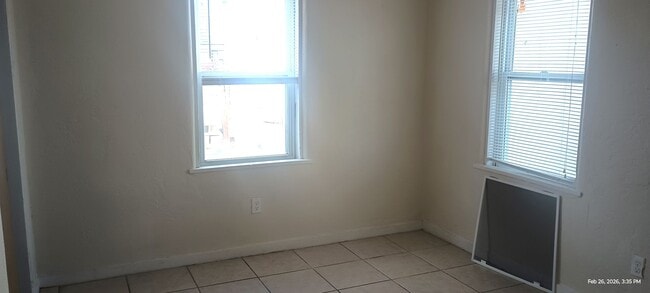 Building Photo - Beachside bungalow  2 bedrooms