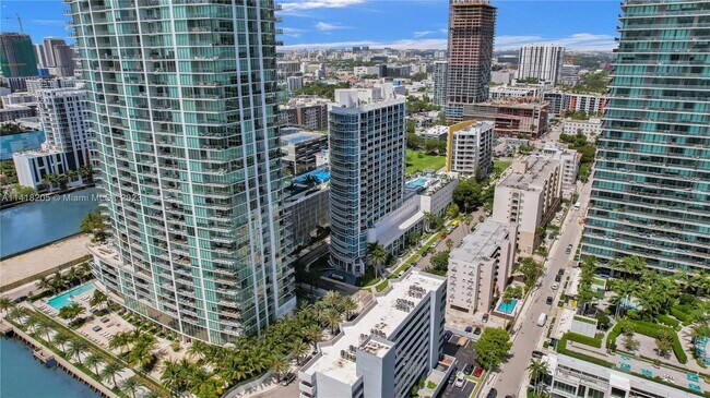 Building Photo - 480 NE 30th St