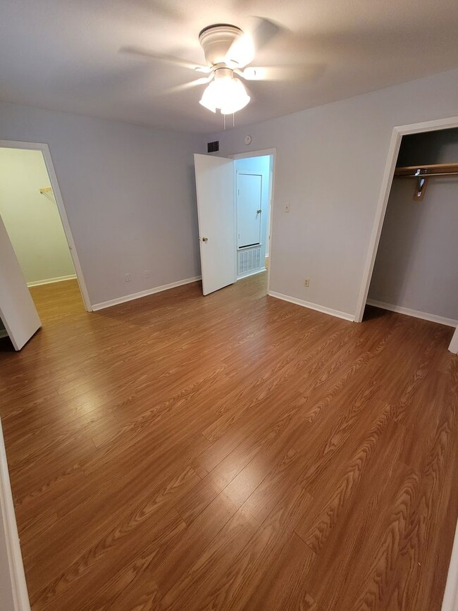 Building Photo - College Station - 2 Bedroom 1.5 Bath Condo...