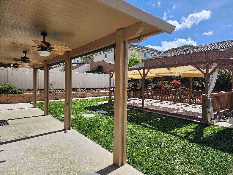 Building Photo - 26065 Plumcot Dr