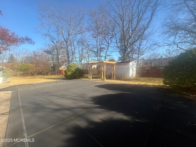 Building Photo - 117 Greymoor Rd