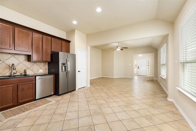Building Photo - 9420 Savannah Holly Dr
