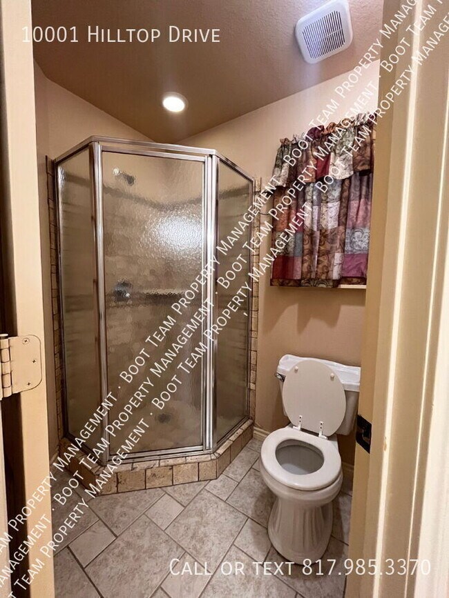 Building Photo - 10001 Hill Top Dr