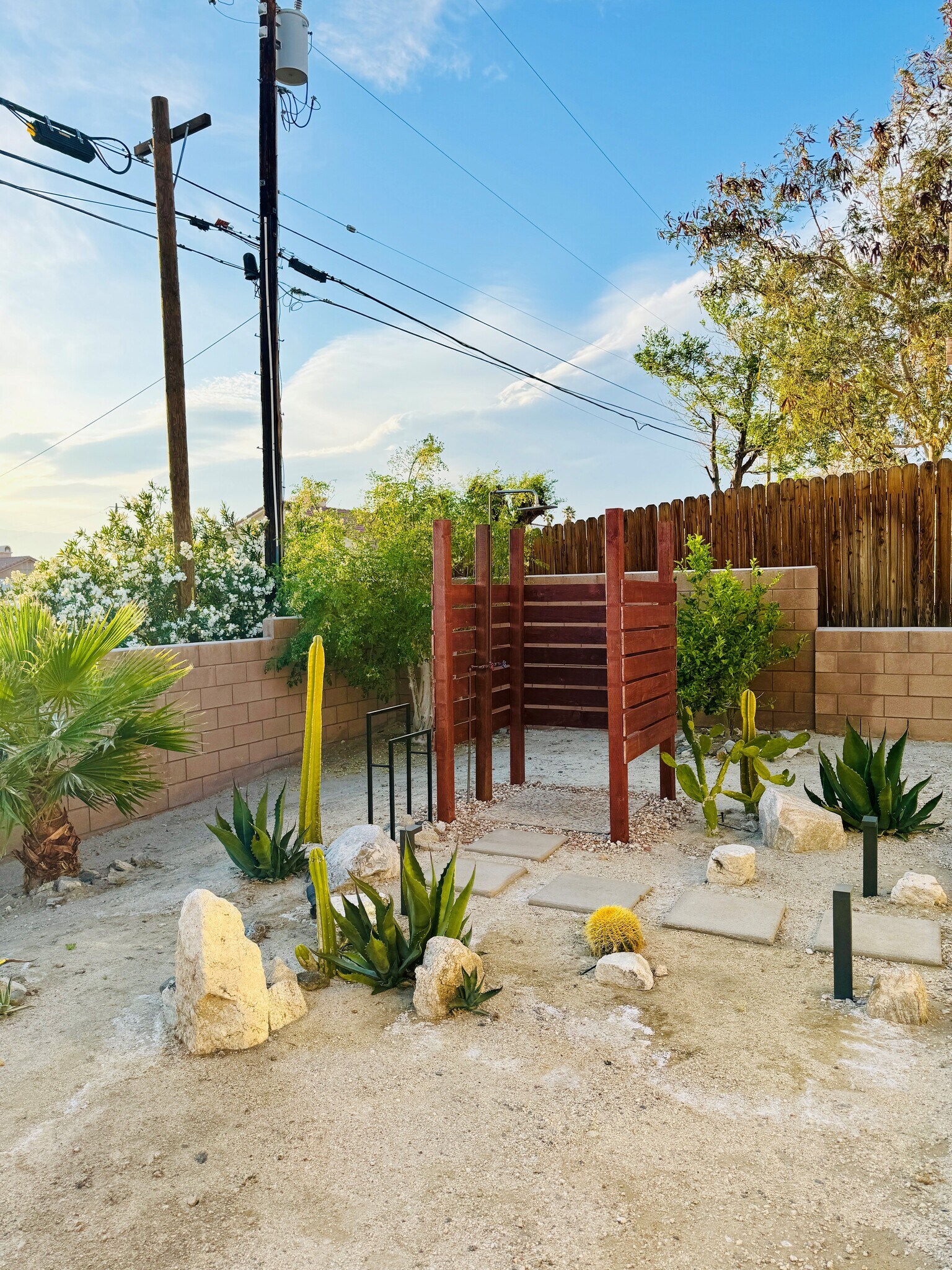 Building Photo - 13609 Avenida La Vis