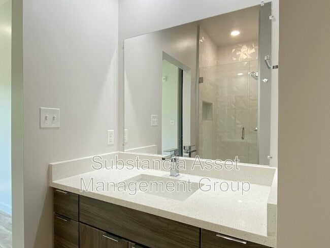 Building Photo - 1683 Midtown Pl