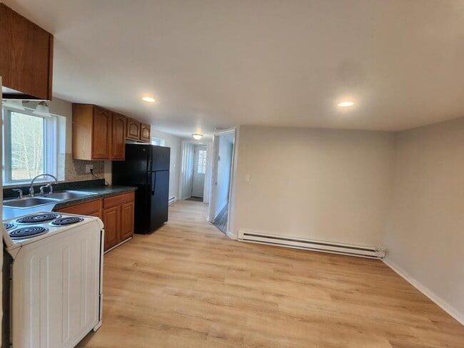 Building Photo - 251 Samsonville Rd