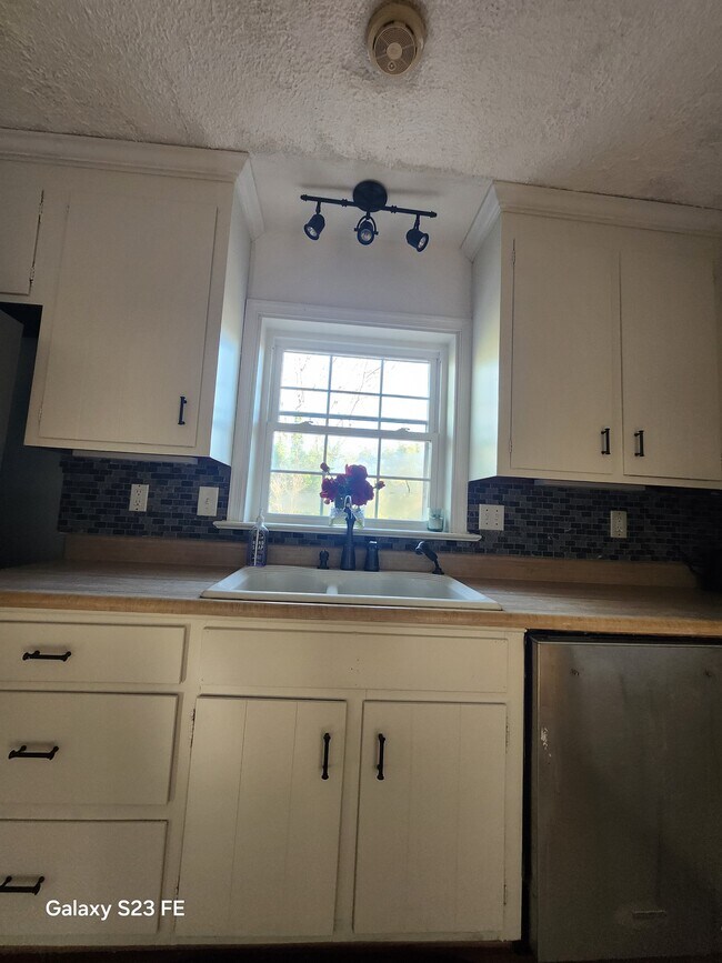 Building Photo - 8109 Concho Rd