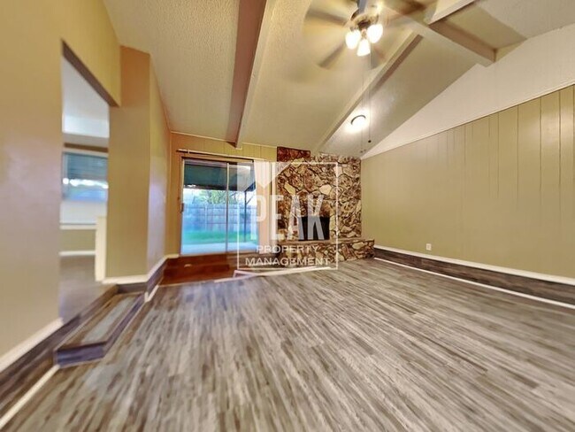 Building Photo - $2000! Large 4 Bed 2 Bath in ARLINGTON! COMING SOON will not stay long!