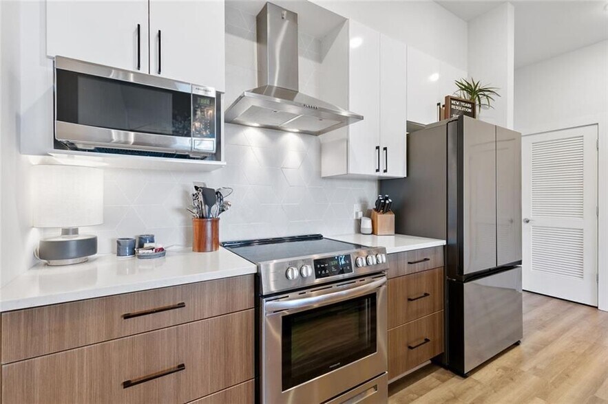 Building Photo - 112 Rogers St SE