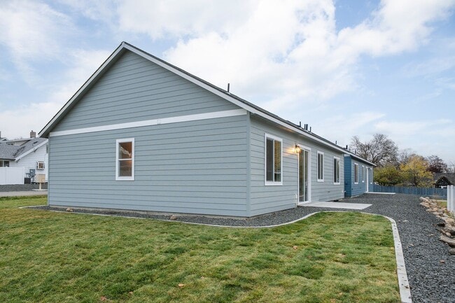 Building Photo - 3BR / 2BA New Construction Low Maintenance Single Family Home