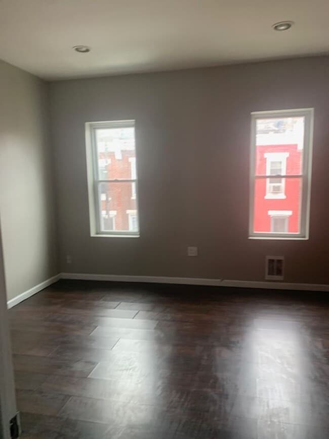 Building Photo - Beautiful 3 Bedroom / 2 Bathroom Home with Exposed Brick – Available Now!