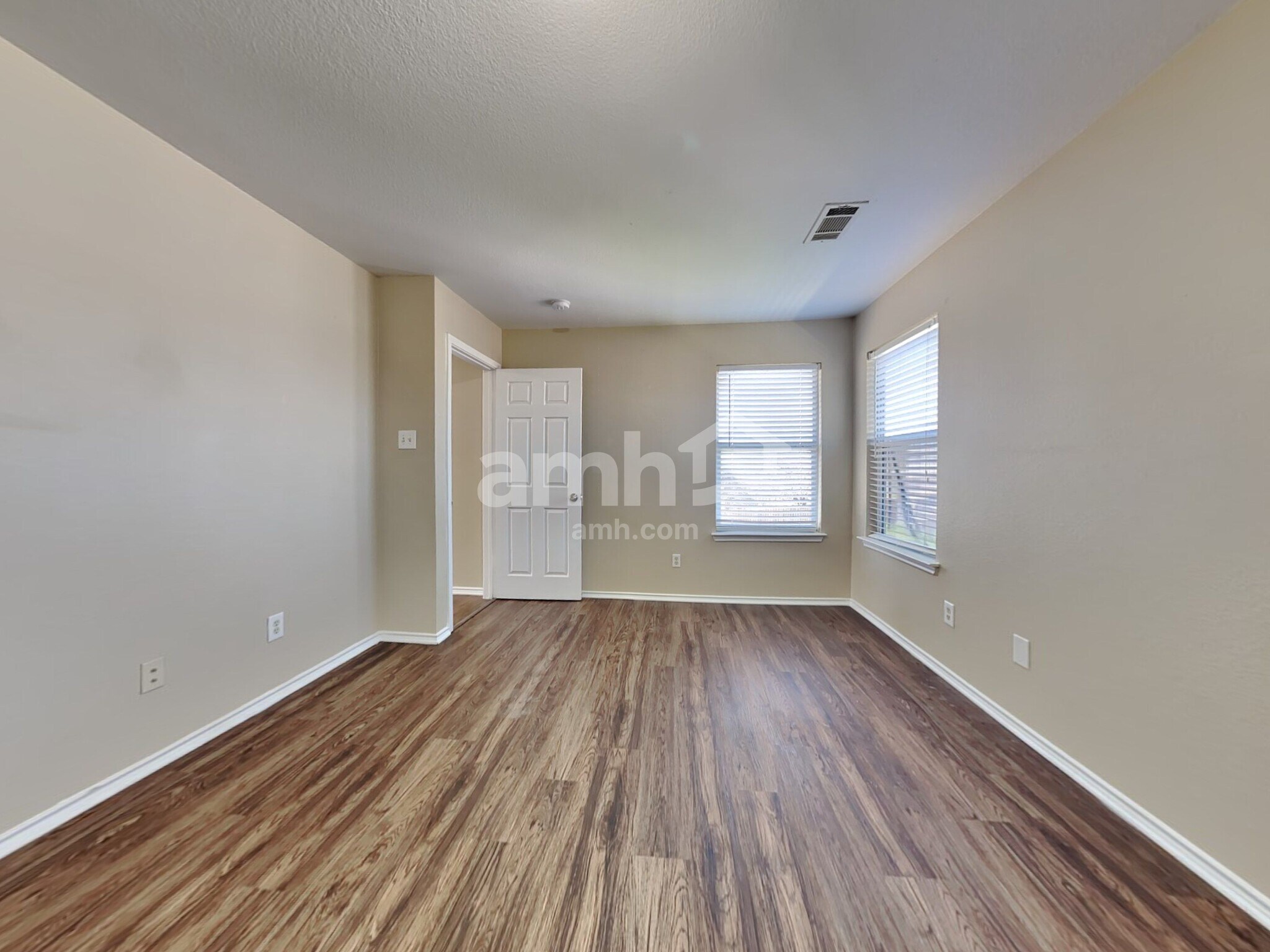 Building Photo - 111 Maned Dr
