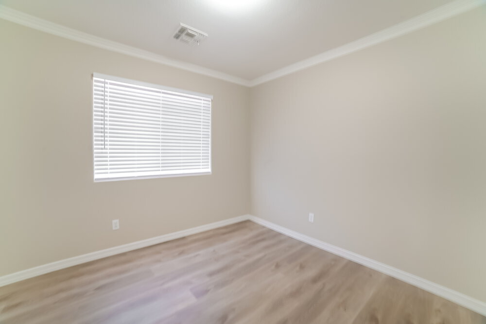 Building Photo - 8228 W Behrend Dr