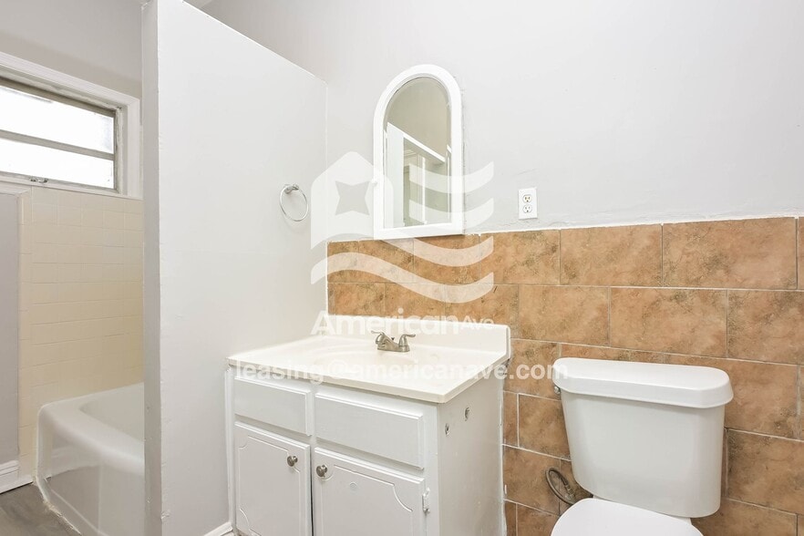 Building Photo - 1260 Hillyer Ave