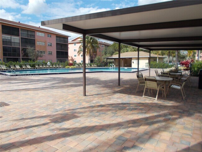 Building Photo - 701 SW 141st Ave