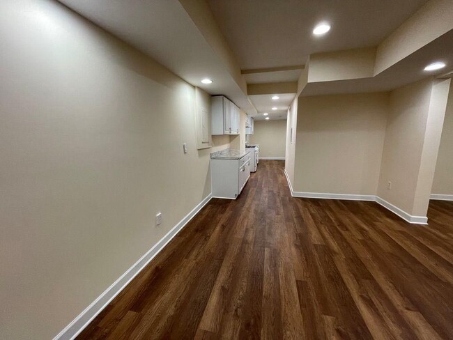 Building Photo - 2106 Pawnee Dr SE